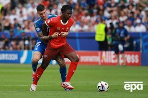 Итальянцы (в синем) не сумели удержать швейцарцев (в красном)