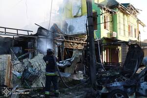 Увечері рятувальники загасили будівлі й машини, які зайнялися через російський удар по Вільнянську