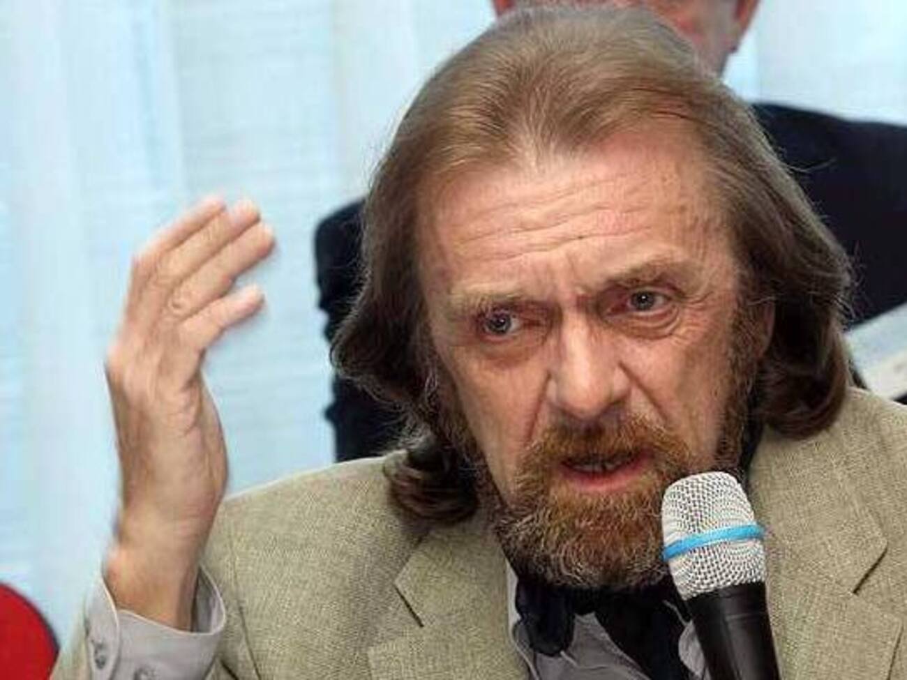 Не нужно делать из темников трагедию. Человек, назначаемый на высокий пост, становится "вожаком стаи". Важно, чтобы появлялись те, кто заявит о нарушении демократии