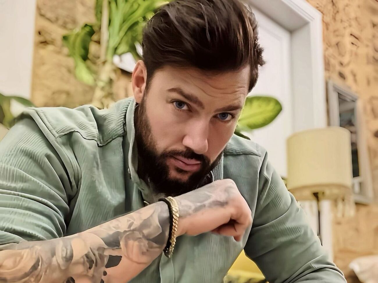 Кензов в мае 2024 года выступал на российском фестивале в Германии