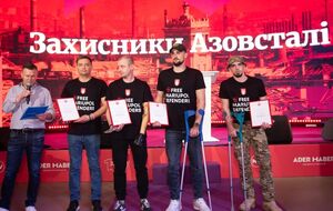NV сформировала список из 100 соотечественников, которые в течение 10 лет играли ключевую роль в Украине. Чаще всего в категории "Военные и волонтеры" эксперты и читатели NV называли защитников "Азовстали"