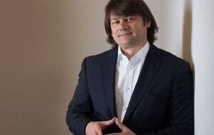 С лета 2023 года банкир пытается приступить к процедуре личного банкротства