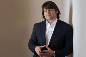 С лета 2023 года банкир пытается приступить к процедуре личного банкротства