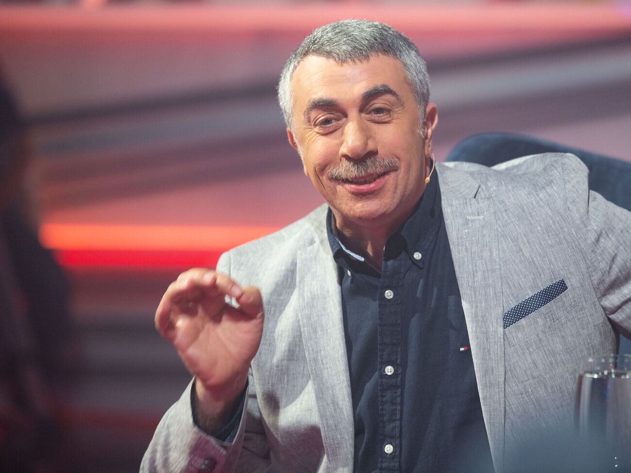 Посмотрите "Игру престолов" – рядом с царством мертвых нам жить много лет. И если мы хотим остаться в царстве живых, нужно строить стену