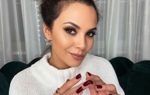 Каменских нанесла тональный крем кончиками пальцев