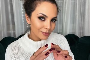 Каменских нанесла тональный крем кончиками пальцев