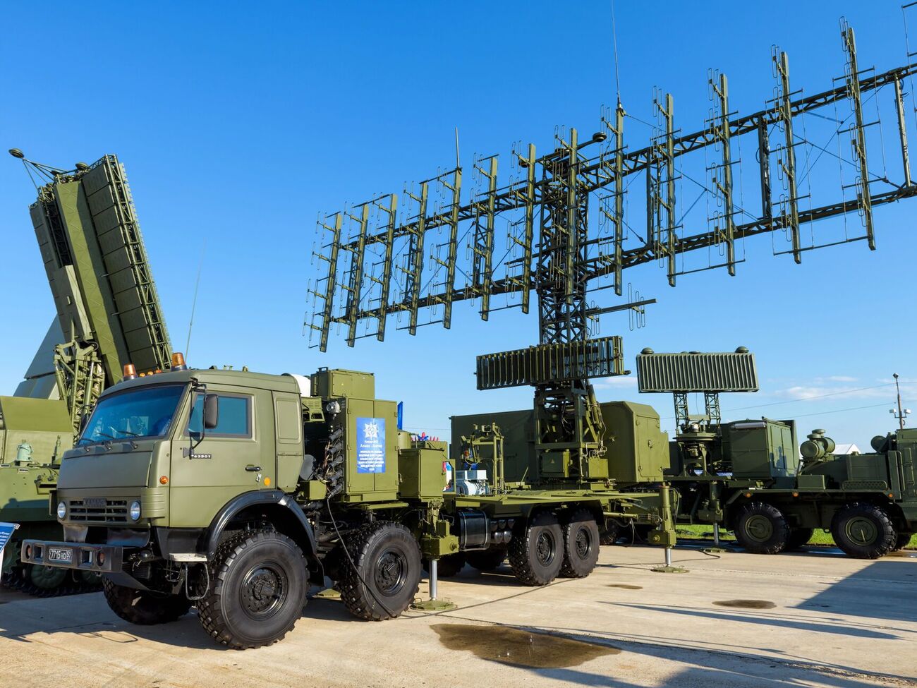 Ряд Telegram-каналов сообщали о звуках взрывов в российских регионах