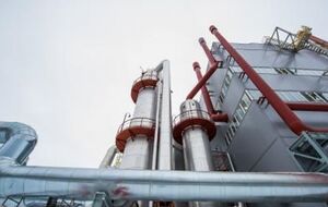 По данным росСМИ, на территории комбината "упало и взорвалось" семь БПЛА