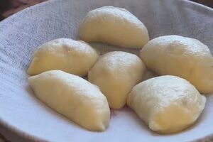 Готовьте вареники на пару, накрыв крышкой