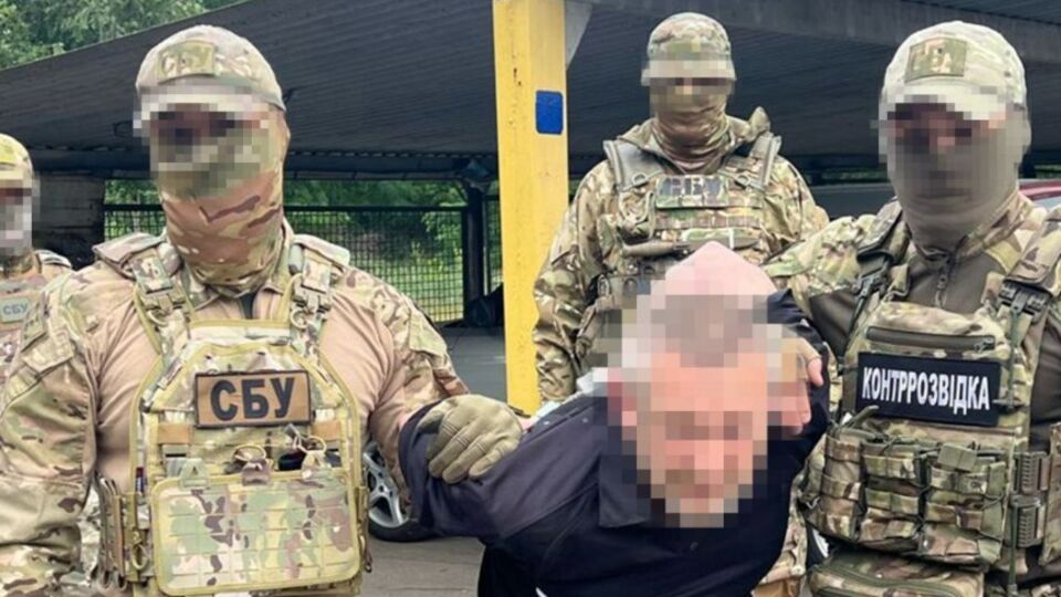 Охоронця запорізької енергокомпанії підозрюють у підготовці терактів проти ТЦК і шпигуванні за трансформаторними підстанціями