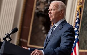 Впервые в американской истории бывший президент, являющийся осужденным преступником, претендует на пост главы Белого дома, отметил Байден