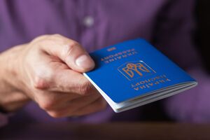 Українці за кордоном зможуть оформити документи у філії міграційної служби
