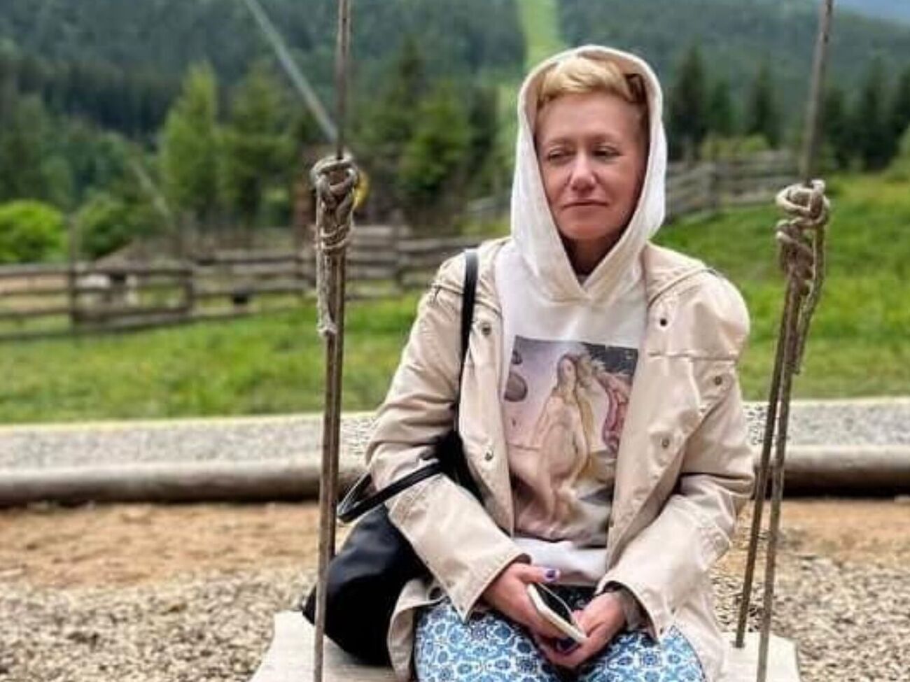 Документальна точність "Будинку "Слово" вражає. У 30-ті роки був такий  дефіцит сексотів, що випадкових людей заманювали пачками долярів, а не вибитими на допитах зубами