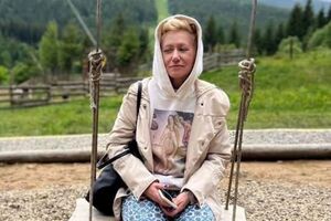 Документальная точность "Дома "Слово" впечатляет. В 30-е годы был такой дефицит сексотов, что случайных людей заманивали пачками долляров, а не выбитыми на допросах зубами