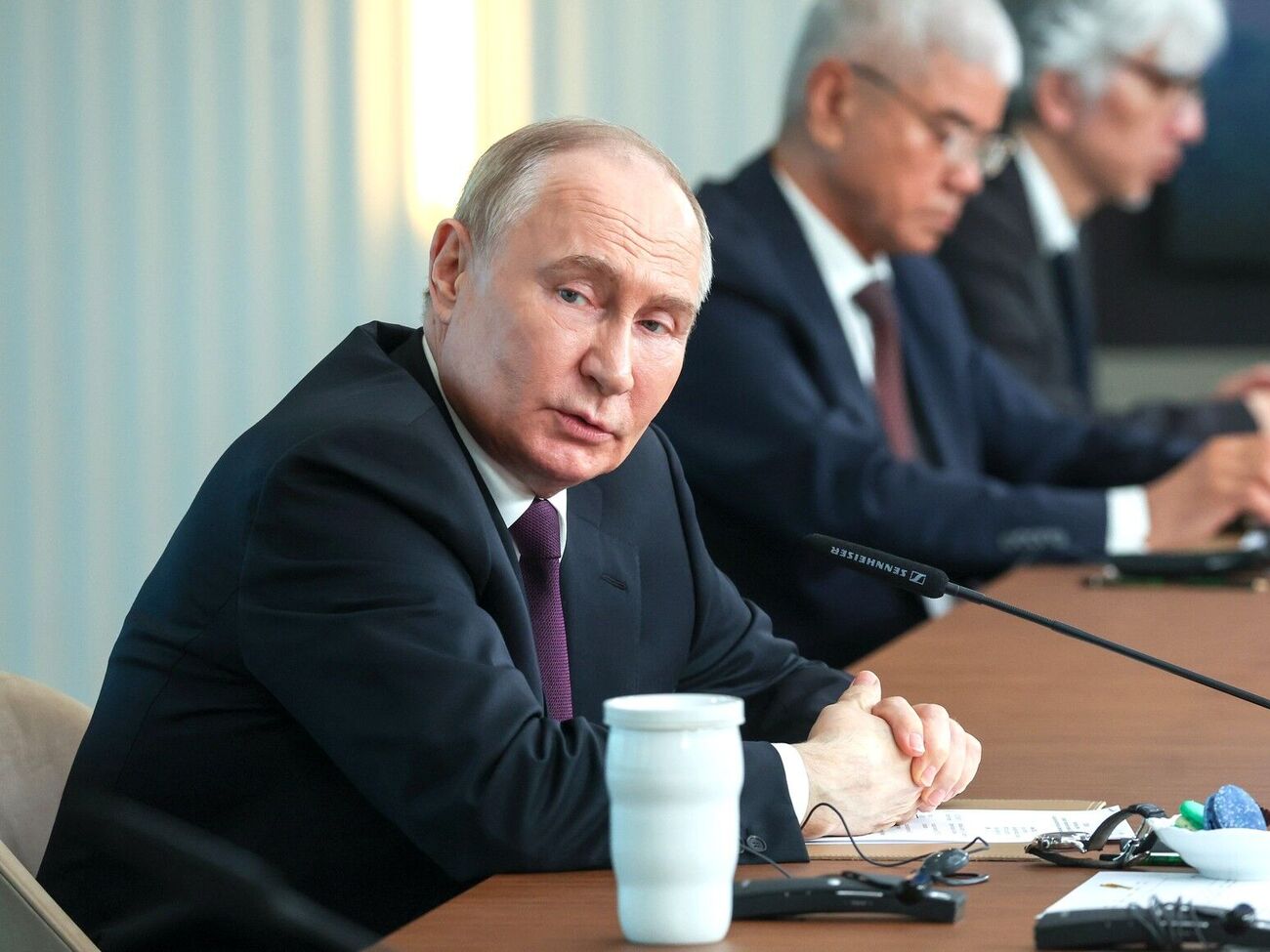 Росія "подумає" над ударами по "чутливих об'єктах" західних країн у відповідь на удари України по своїй території, пригрозив Путін