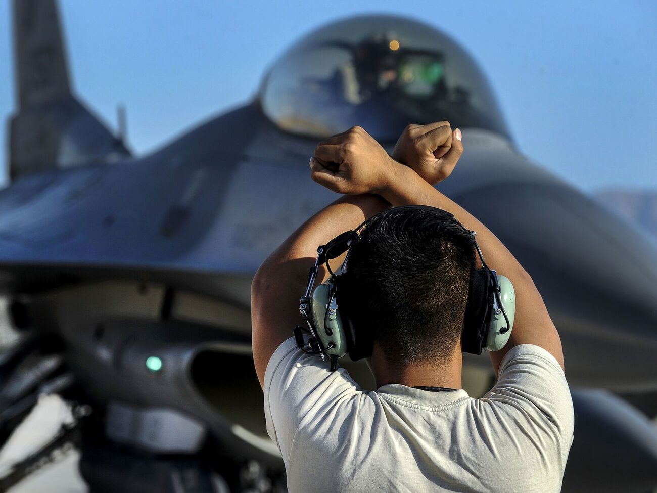 Ожидается, что к концу 2024 года 20 украинских пилотов закончат обучение на F-16, отметили СМИ