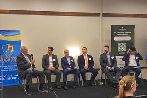 Бельбас (третий справа) отметил, что поражен количеством встреч о вероятном сотрудничестве и заинтересованностью американской стороны