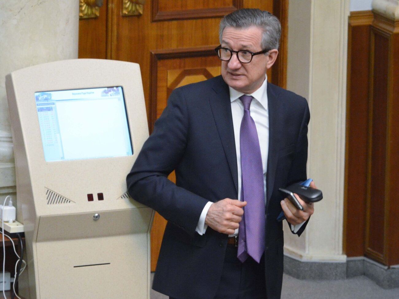 Українці не довіряють банкам: більша частина іноземної валюти знаходиться в готівці