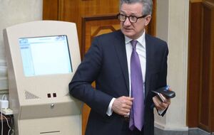 Українці не довіряють банкам: більша частина іноземної валюти знаходиться в готівці