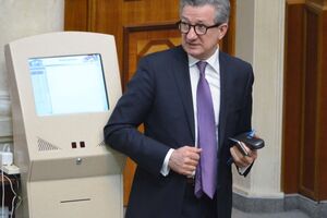 Українці не довіряють банкам: більша частина іноземної валюти знаходиться в готівці