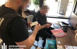 Обыски проводились на работе и по месту жительства подозреваемых, отметили в ГБР