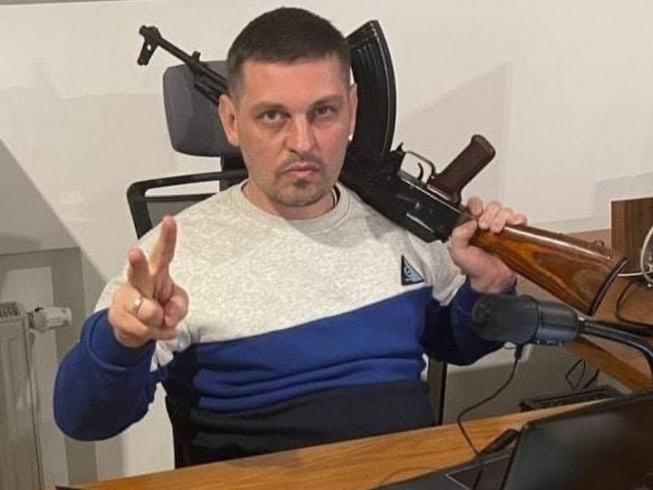 Золкін розповів, що у нього є добірка моментів інтерв'ю, де кинуті товаришами по службі полонені окупанти коментують гасло "Росіяни своїх не кидають"