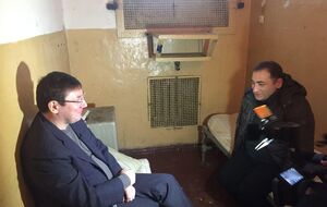Луценко зазначив, що двері в камери заведено лише прикривати