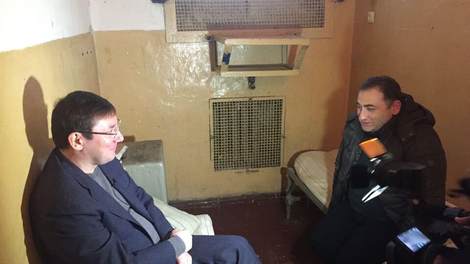 Луценко отметил, что дверь в камеру принято только прикрывать