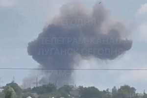 В Луганске раздалось несколько взрывов, над городом поднимается столб дыма