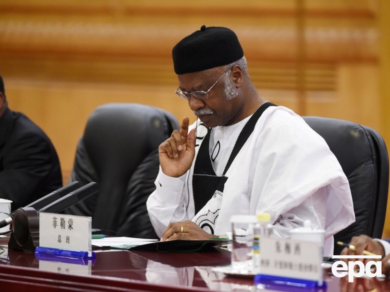 Ян был премьер-министром Камеруна