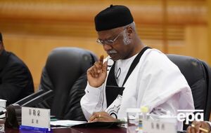 Ян был премьер-министром Камеруна