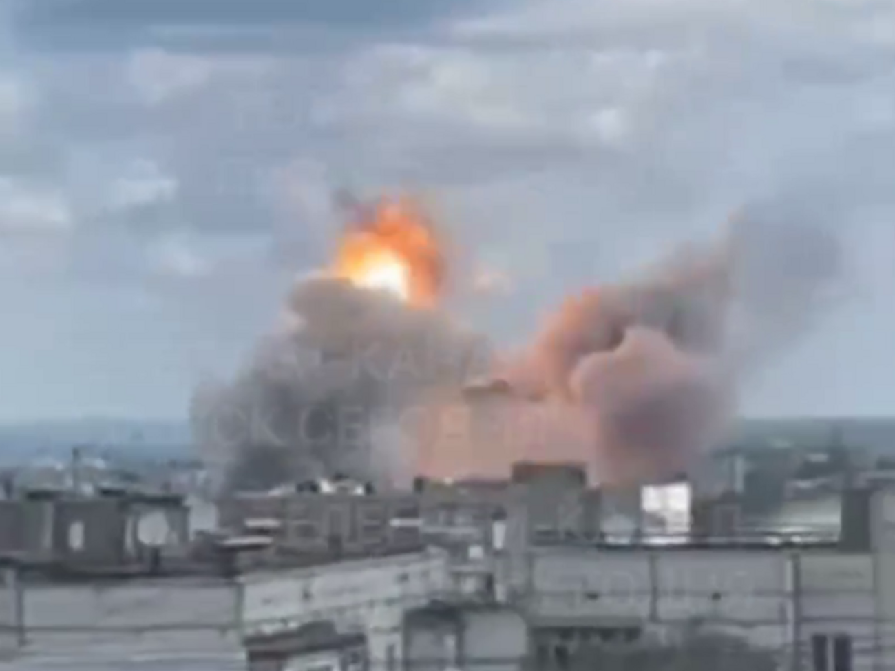 Прилеты в Луганске произошли в районе Острая Могила, где много военных объектов оккупантов, пояснил Лысогор