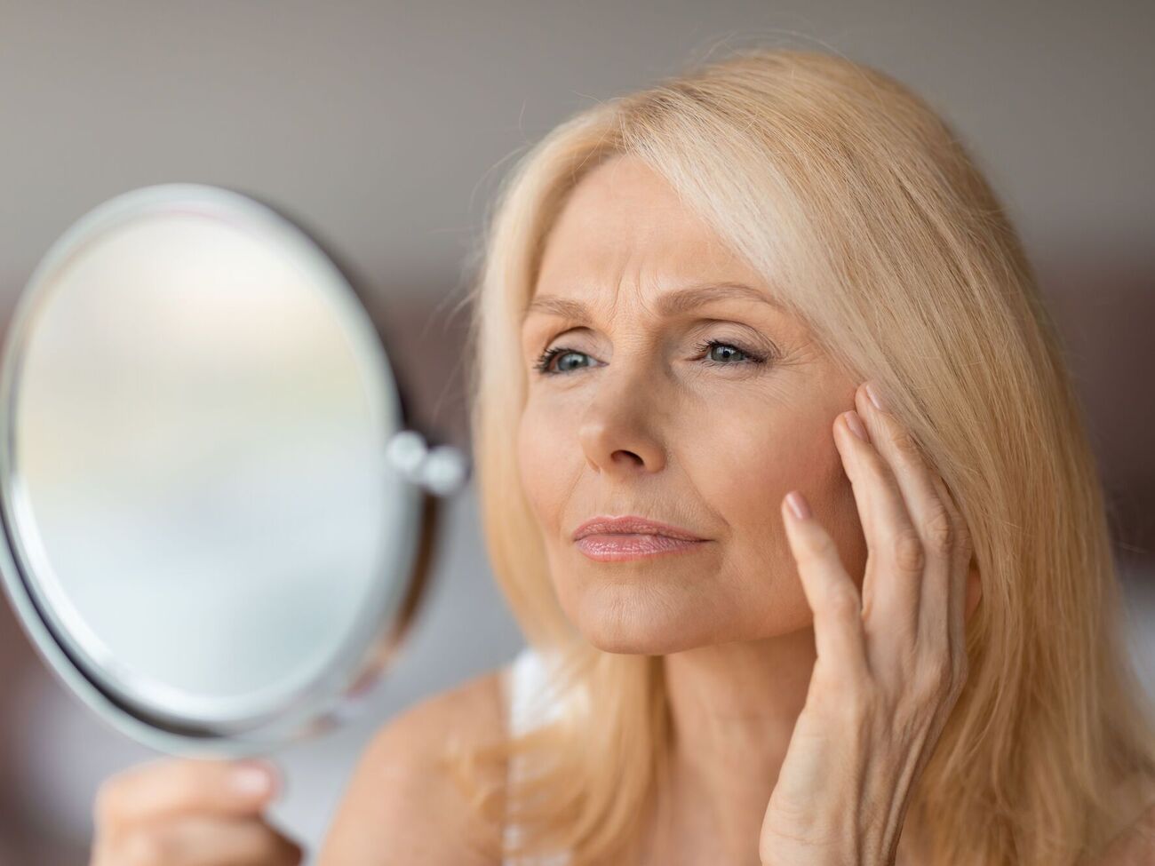 Парикмахеры советуют зрелым женщинам делать боб либо до подбородка, либо до ключиц, избегая средней длины