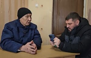 Золкин (справа) рассказал о первом разговоре с пленным бурятом