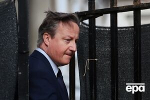 Спочатку пранкери обмінювалися текстовими повідомленнями з Кемероном, після чого відбувся нетривалий відеодзвінок