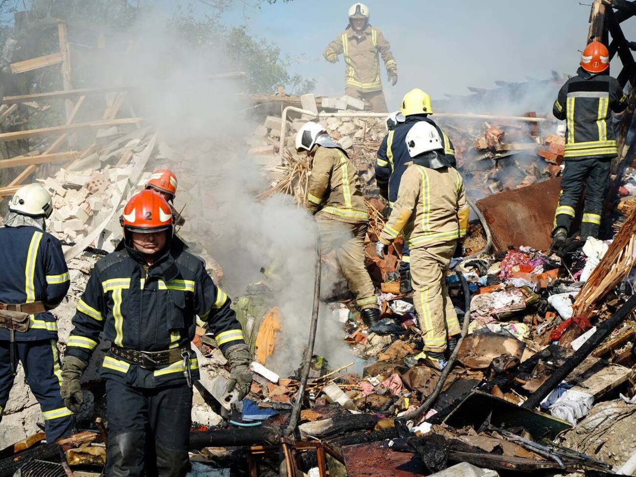 Врачам не удалось спасти женщину, которую в тяжелом состоянии извлекли из-под завалов разрушенного россиянами дома под Полтавой