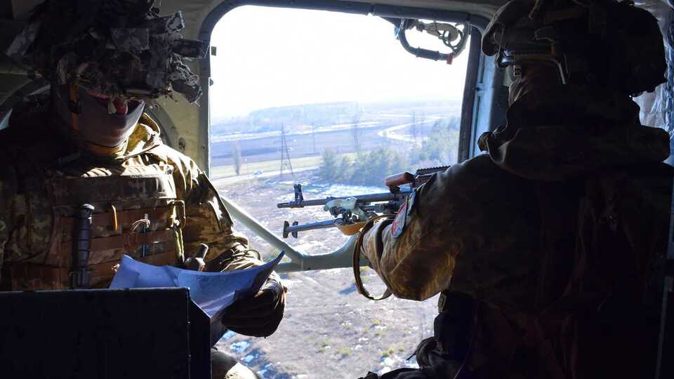 По словам сына одного из военных, раненым бойцам не выплачивают деньги и не позволяют уволиться со службы