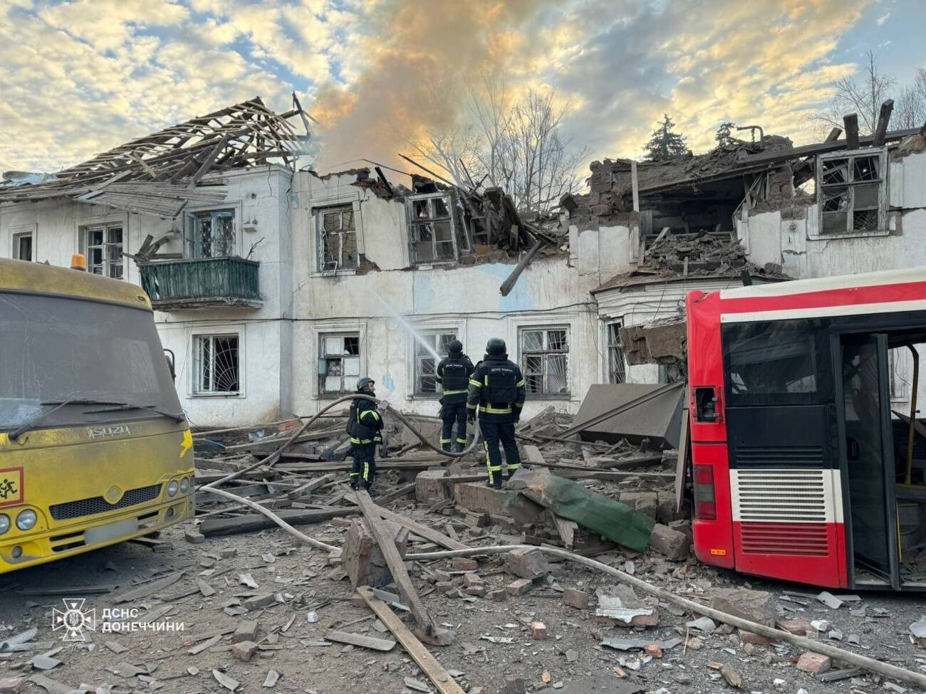Наступ на Покровськ продовжить стратегію знищення промисловості і завдасть сильного удару по українській металургії, пише ZN.UA