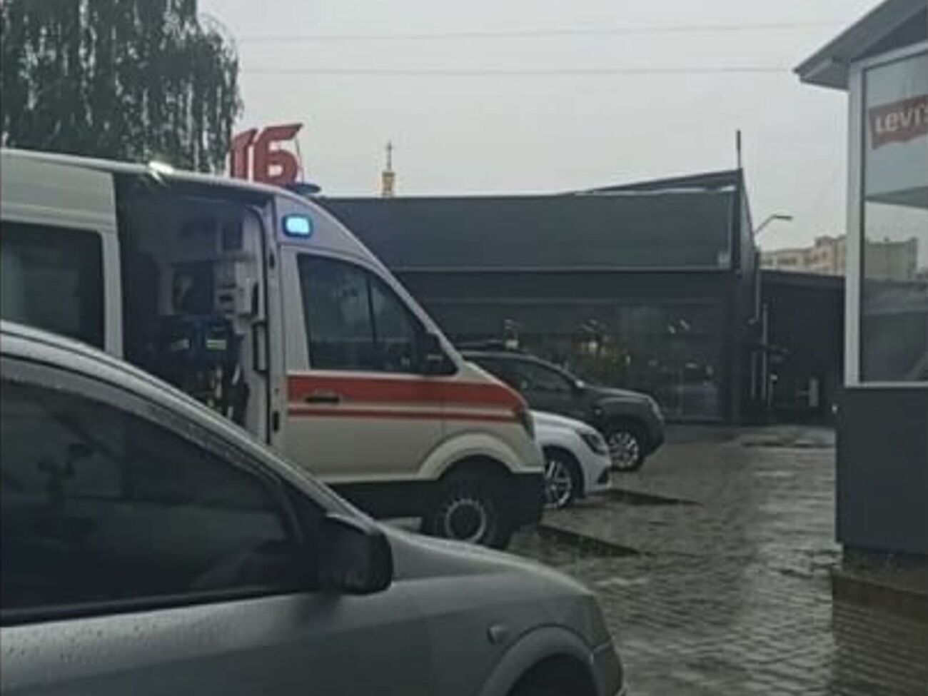 Житель Луцка случайно выдернул чеку одной из учебных гранат в отделении почты, в результате чего она взорвалась, отметили СМИ