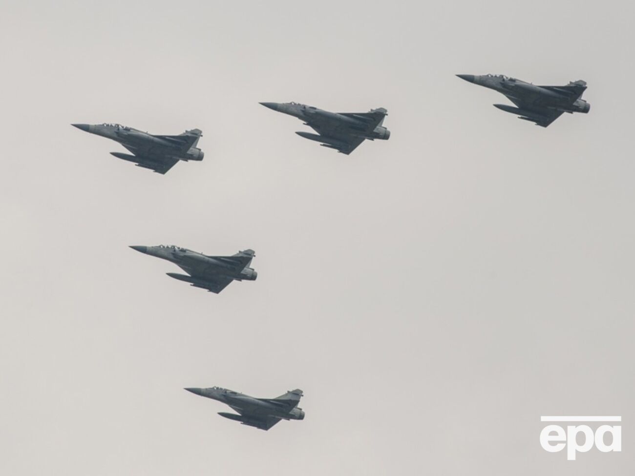 Журналисты считают, что Франция может дать очень малое количество своих самолетов Украине