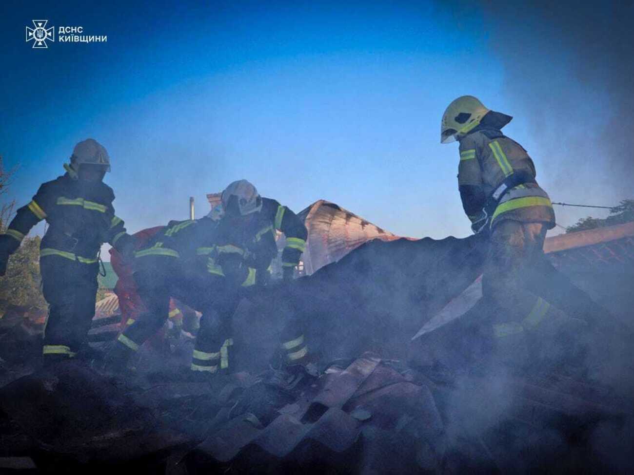 Обломки повредили три частных дома