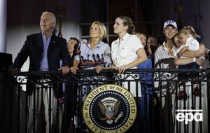 Члени сім'ї й далі наполягають на участі Байдена в передвиборчих перегонах – Politico