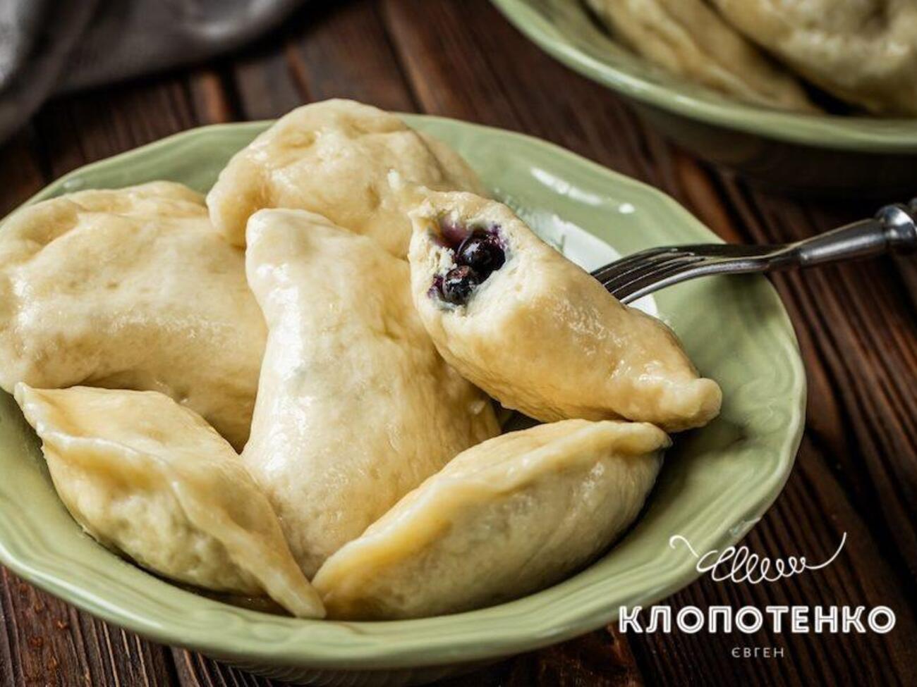 У цих варениках має бути багато начинки