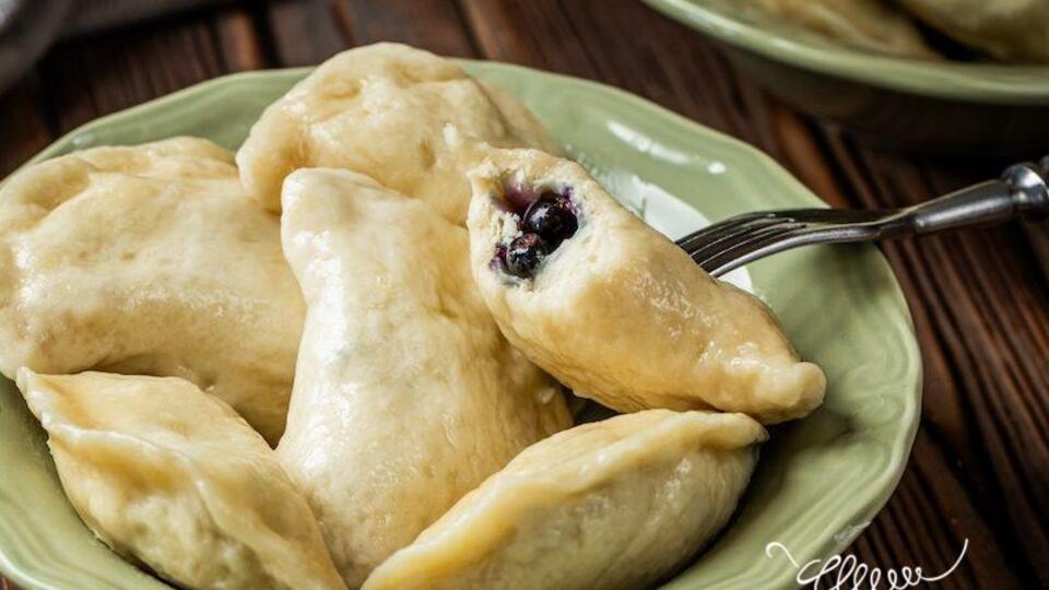 У цих варениках має бути багато начинки