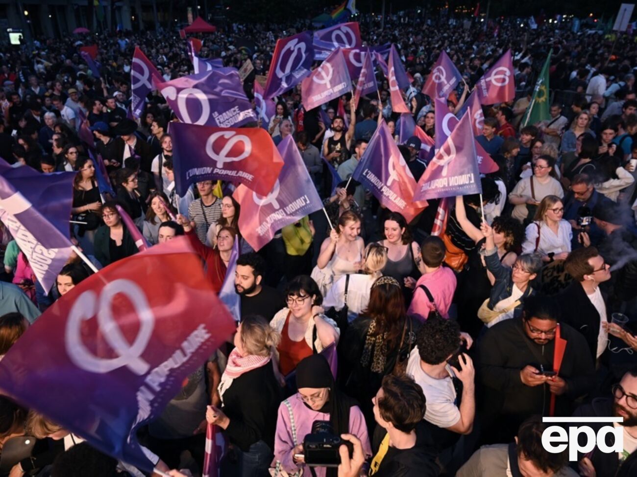 Молодь протестує проти результатів першого туру парламентських виборів у Франції