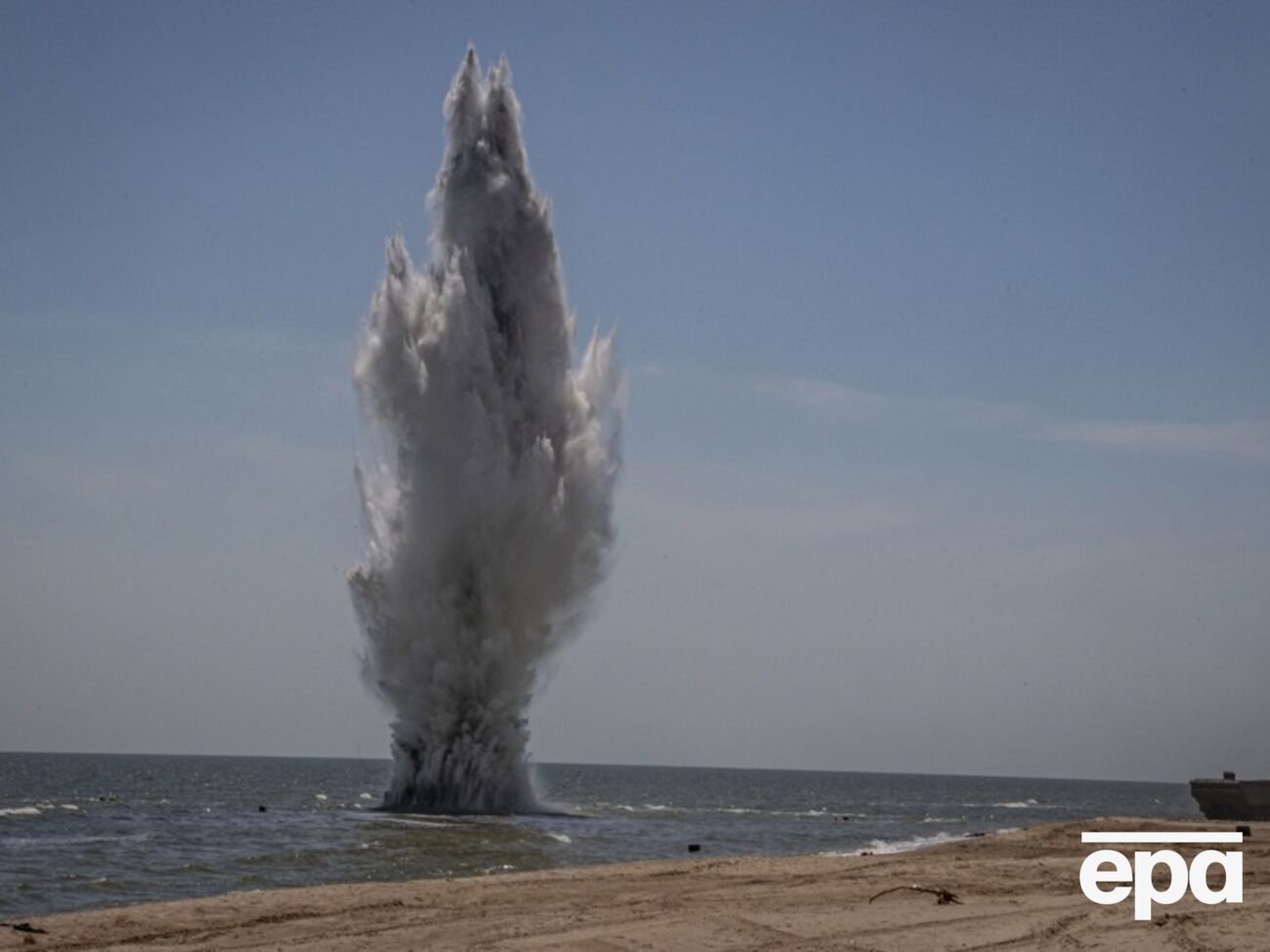 ВМС Туреччини, Болгарії й Румунії взялися знешкоджувати міни в Чорному морі, які дрейфують