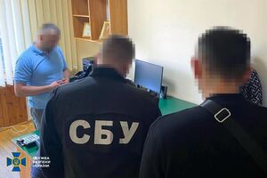 Слідство підозрює посадовця і його поплічника в систематичному отримуванні хабарів за незаконне закриття виконавчих проваджень щодо громадян із борговими зобов'язаннями