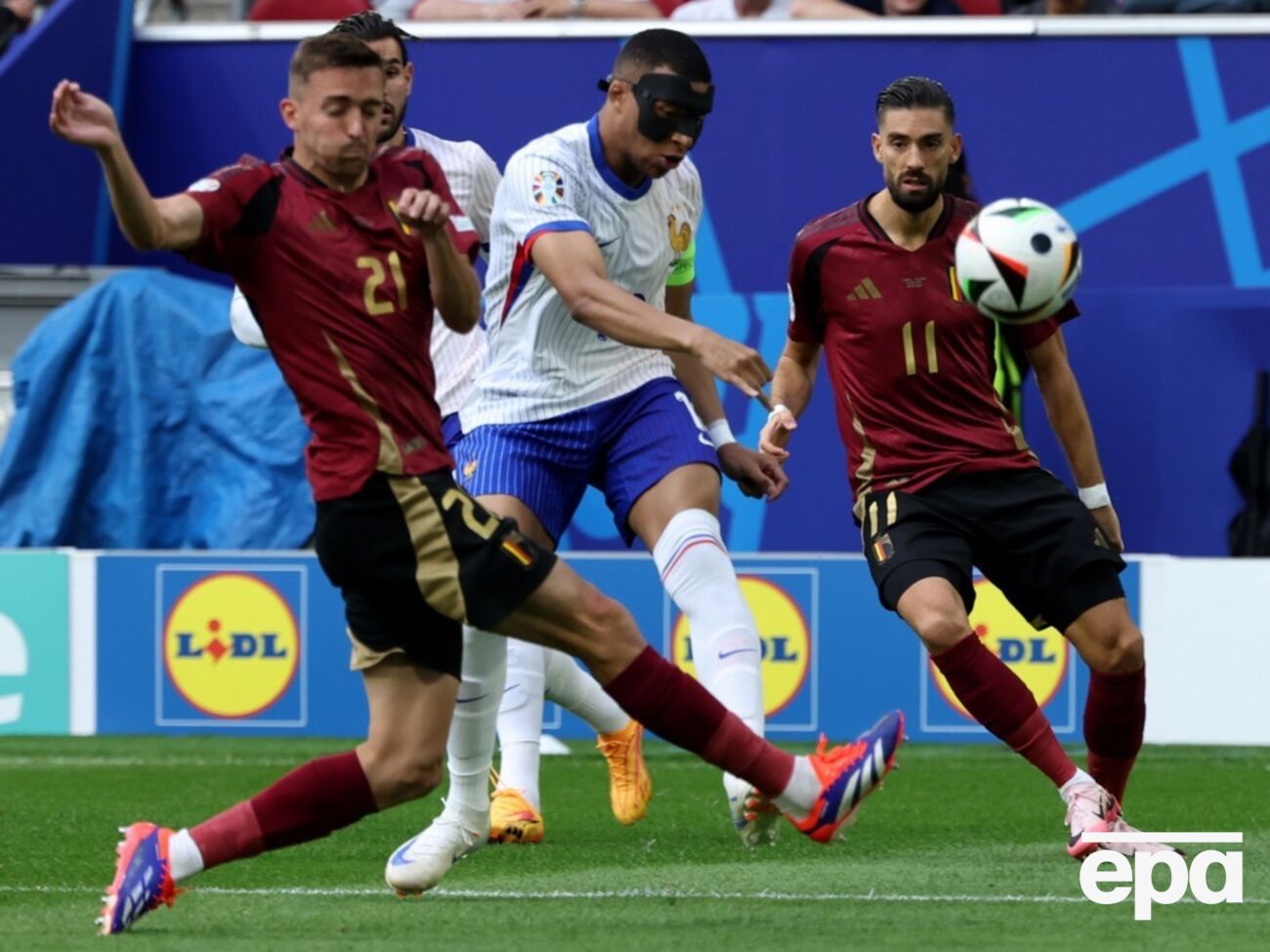 Матч проходил в Дюссельдорфе