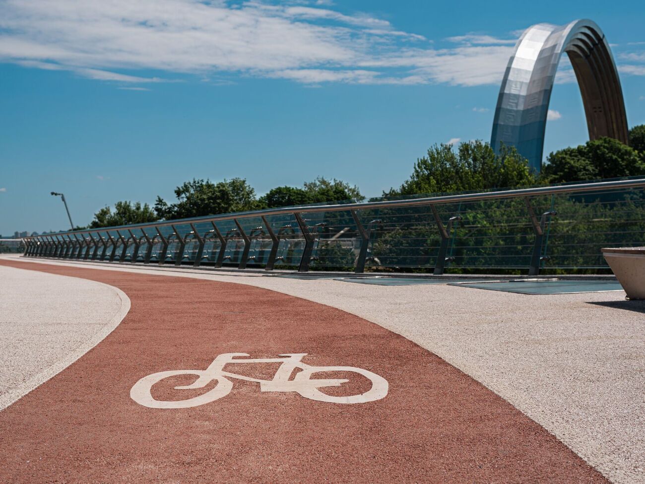 30-летний мужчина погиб после прыжка с моста