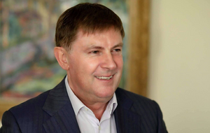 Мне странно, когда кредиторы-спекулянты ждут, что воюющая 10 лет страна вернет им деньги и еще даст хорошо заработать. Долги нужно списывать